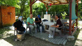 Kastamonu'da gece vakti bahçeye giren ayı köylüleri konteynere hapsetti