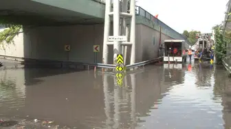 Güngören'de su basan alt geçit trafiği felç etti