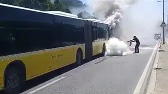 Ataşehir’de yolcu otobüsü yolda alev aldı