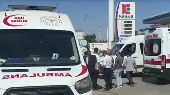 Gaziantep'te işçi servisi kamyona çarptı
