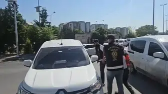 Küçükçekmece'de bir eve düzenlenen uyuşturucu baskınında şüpheli hapse girdi
