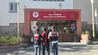 Hakkari’de Jandarma operasyonuyla dört firari yakayı ele verdi