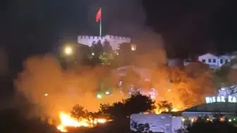 Ankara Kalesi çevresinde korkutan yangın kontrol altına alındı
