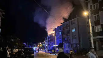 Bolu’da geceyi aydınlatan yangın mahalleliyi sokağa döktü