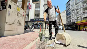 İzmirli temizlikçinin sokaktaki sesi milyonları mest etti