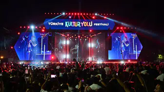 Vanlılar Kıraç şarkılarıyla festival coşkusunu doyasıya yaşadı