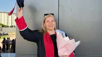 15 yaşında okuldan koparılan Zeynep 62 yaşında yüksek lisansını bitirdi