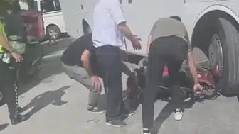 Eskişehir’de kavşak kazası Servis ile motosiklet çarpıştı