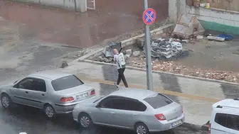İstanbul'da yağmur trafiği ve hayatı kilitledi