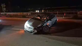 Eskişehir’de alkollü sürücü direksiyon hakimiyetini kaybedip tabelayı devirdi