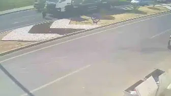 Aydın’da beton mikseri kazası güvenlik kamerasına yansıdı