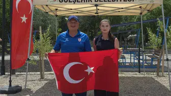 Samsunlu 14 yaşındaki Sıla Türkiye rekorunu tarihe gömdü