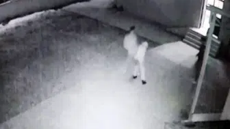 İzmit'te cami avlusundaki gençlere uyarı yapan imama saldırı