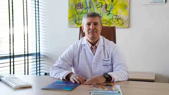 Menopoz sürecindeki ağrıları sadece hormona bağlamayın