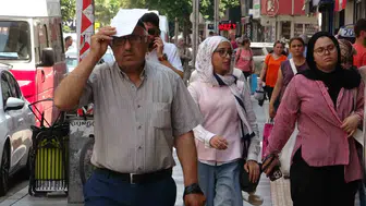 Mersin'de bunaltıcı sıcaklar Uzmanlardan kritik saat ve su uyarısı