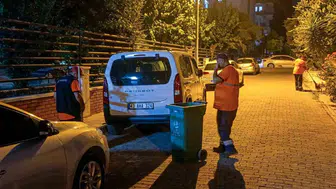 Efeler sokakları gece mesaisiyle temizleniyor