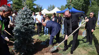 Erzurum’da 15 Temmuz anısına 10 yetişkin ağaç dikildi