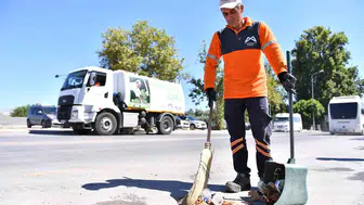 Mersin sokaklarını 390 kişilik ekip temizliyor
