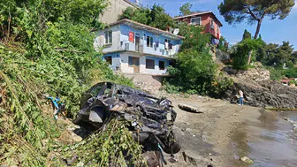 Ordu'da otomobil 30 metreden denize uçtu