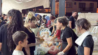 Seydikemer yangınında ekiplere vatandaş desteği