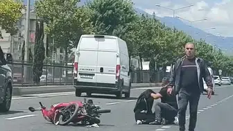 İnegöl girişinde motosiklet kazası İki kişi hastanelik oldu