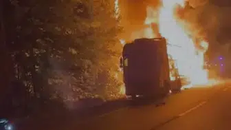 Lapseki yolunda seyir halindeki TIR alevlere teslim oldu