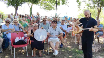 Antalya’da yaşlılar koroda türkülerle moral depoluyor