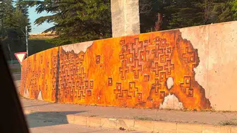 Eskişehir’deki park duvarına çizilen haç figürleri tartışma yarattı