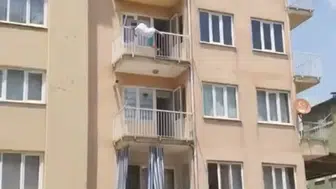 Denizli’de balkondan atlayan kadın hayatını kaybetti