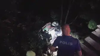 Amasya'da direksiyon hakimiyetini kaybeden sürücü bahçeye uçtu