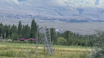 Iğdır’da şiddetli fırtına binaların çatılarını uçurdu