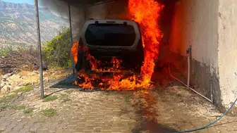 Siirt’te park halindeki araçtan eve sıçrayan yangın paniğe yol açtı
