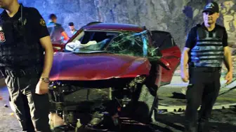Hakkari yolunda gece yarısı şiddetli kaza 7 kişi hastanelik oldu