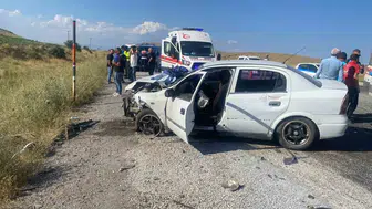 Tatvan yolunda iki araç çarpıştı altı kişi hastanelik oldu