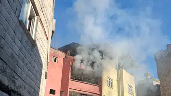 Siirt'te bir apartman dairesini alevler teslim aldı