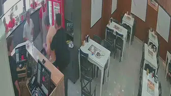 Ünye'deki dönercide boğazına yemek kaçan müşteriyi çalışanlar kurtardı