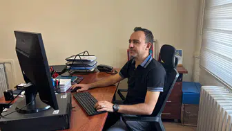 Rayların ustası sahnelerin yazarı oldu
