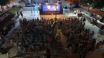 Yenipazar Belediye Meydanı açık hava sinemasına dönüştü