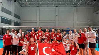 Liseli voleybolcularımız dünya arenasında zirveye çıktı