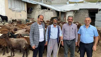 Ağrılı yetiştiricilere ekipman ve ilaç desteği geldi