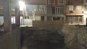 Silivri'de inşaat temeli çöktü Sokak yaya ve araç trafiğine kapandı