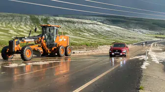 Ardahan’da dolu yağışı hayatı felç etti