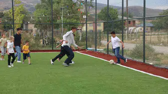 Sakarya Bayat Mahallesi gençleri yeni spor sahasıyla yaza merhaba dedi