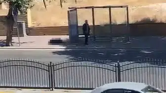 Şanlıurfa’da durakta bekleyen eşine kurşun yağdırdı