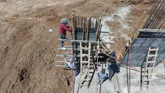 Elazığ’da inşaat şantiyelerinde kavurucu mesai
