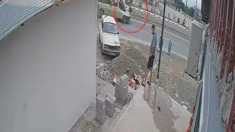 Düziçi’nde aniden yola fırlayan ata minibüs çarptı