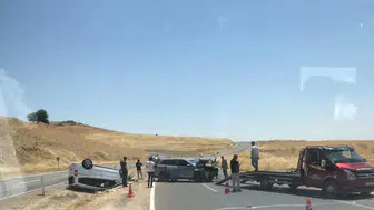 Silvan yolunda iki araç çarpıştı 9 kişi hastanelik oldu