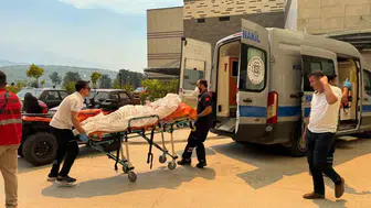 Seydikemer’de orman yangını hastaneyi boşalttırıyor