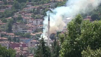 Amasya’da alevlerin arasında kalan Elmas nineyi ekipler kurtardı