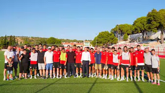 Ayvalıkgücü Belediyespor yeni sezon öncesi moral depoladı